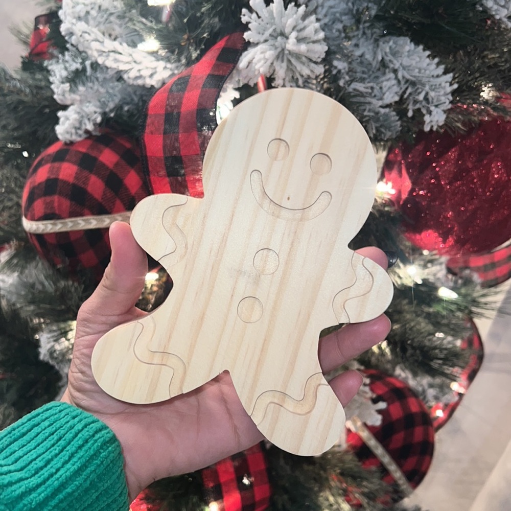Freestanding wood Mondo llama gingerbread man